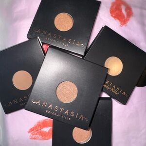 Anastasia Beverly Hills Eyeshadow warm taupe only